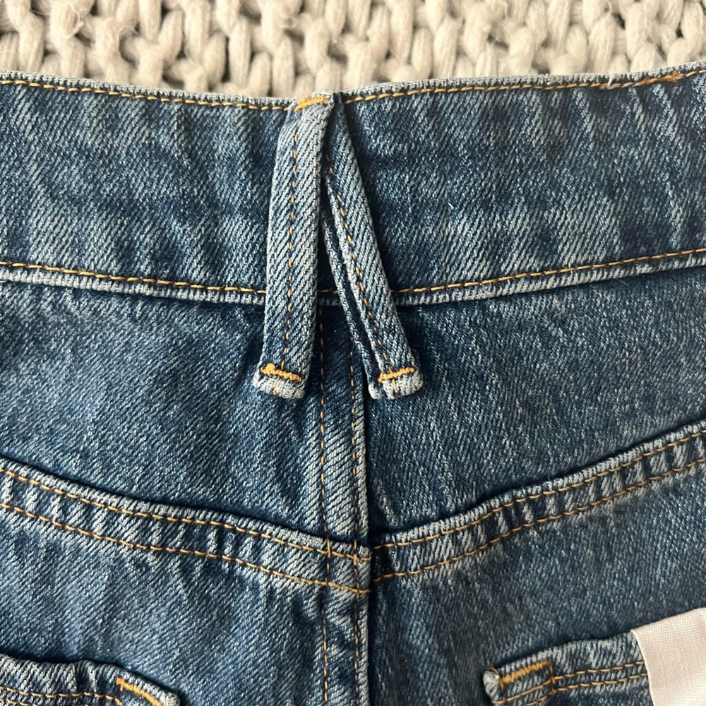 Good American Fold Over Cut-Off Short - Picture 9 of 12